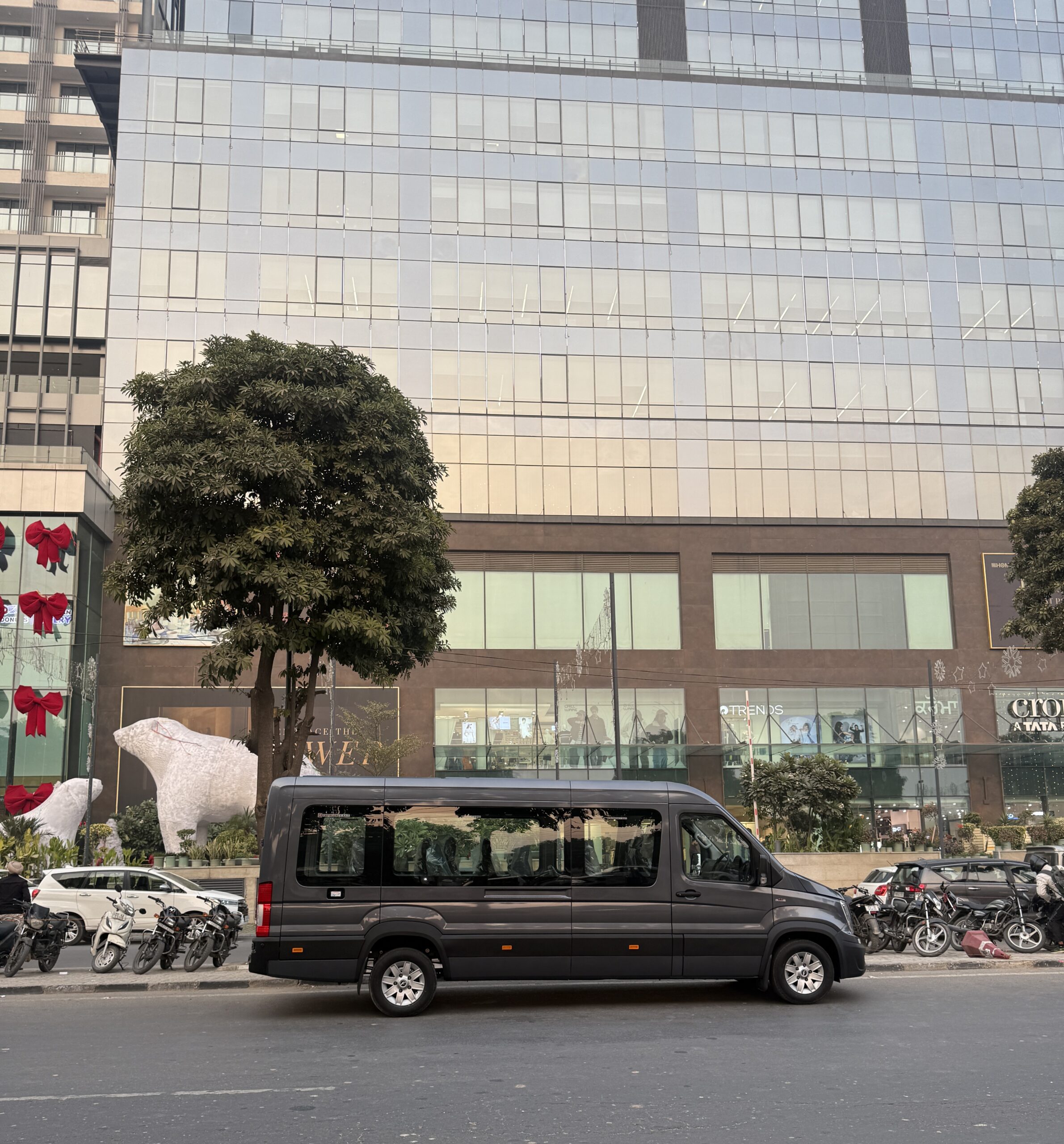 Force Urbania Taxi Service in Chandigarh